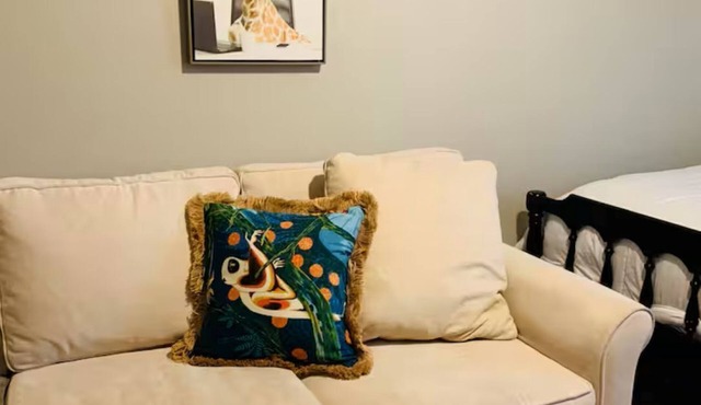 Stylish 3BR Home w 2BA Big Savings at 28 plus days
