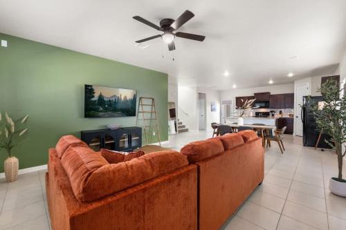 Stylish 4BR Escape Open Layout Smart TVs A
