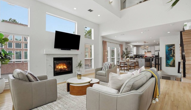 Stylish Dallas Getaway Minutes from Top Attractions