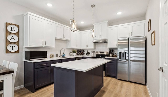 Stylish Home Near the Fort Worth Stockyards — 2 Minutes Away, Sleeps 8