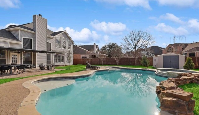 Stylish, Spacious, Convenient - 6-BD/2.5-BA + Pool