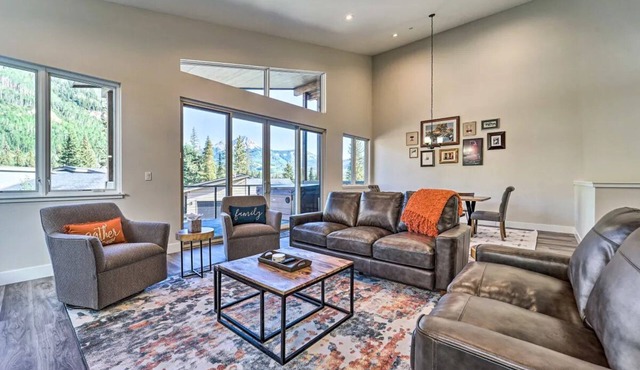 Summer Vibes Only: Jacuzzi + Lake Views Just Minutes from Durango Tesla Charger
