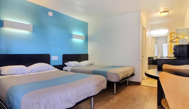 Sunny 2-bed Room|Pool|Free Wifi