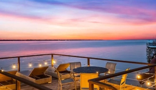 Sunset Serenity -Lakefront- HotTub - TheatreRoom - FirePit - GameRoom - BoatDock