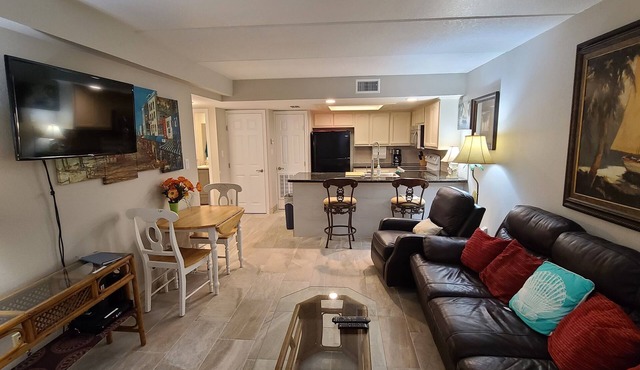 SURFSIDE 1 107 BEACH Condo 1 KING 2TVs Washerdyer HEATED POOL Hot tub in South Padre Island Texas