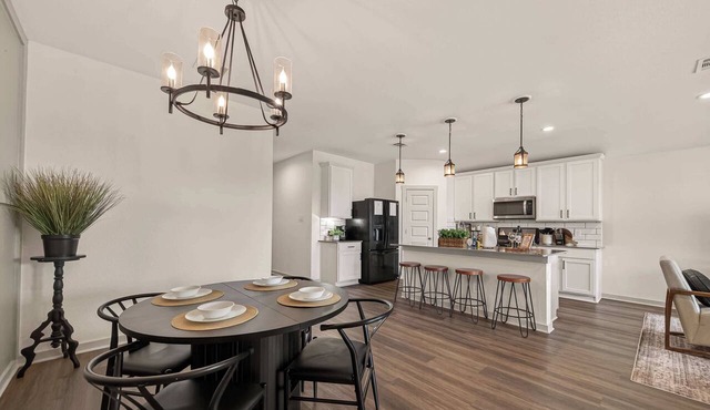 Texas Crew Retreat:4BR, Huge Parking & TVs