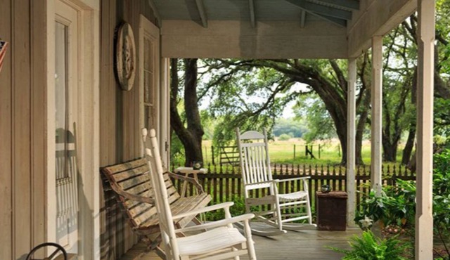 Texas Farm House getaway on BlissWood Ranch with Optional Activities & Safari!
