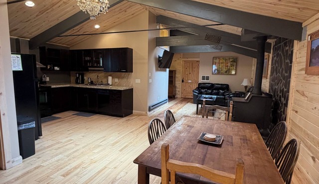 The Box Canyon Retreat on Main St. with AC!