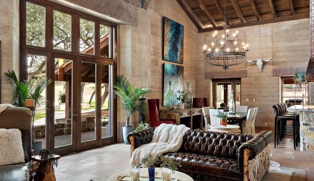 The Carriage house, Gated Equestrian Ranch