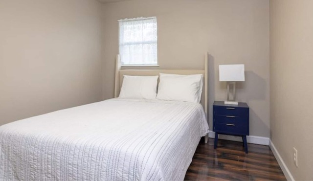The Coach House Hideaway-5 min walk to Lake Worth!