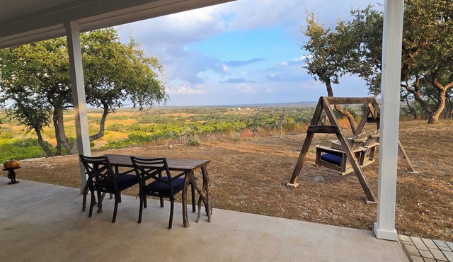 The Cowhouse, a cozy hilltop guesthouse at Barkspin Oaks Ranch. Beautiful views!