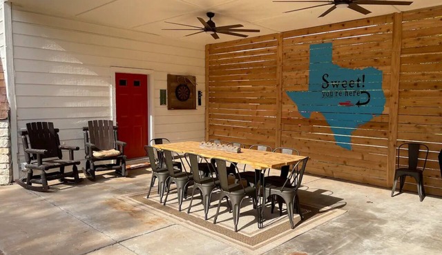 The Domes Near Lake Travis *Sleeps 14*