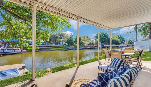 The Falling Pecan Lakehouse