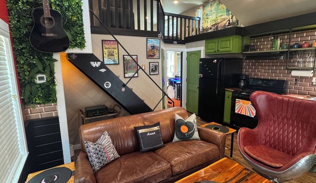 The Green Room, Music-Themed Tiny Home Near Lake Travis