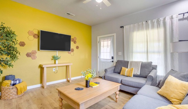 The Hive · 3BR · 1 Block Downtown · Pet Friendly