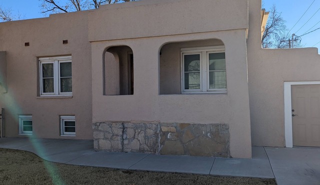 The Jalapeño- Historic Adobe Home in Walkable Area