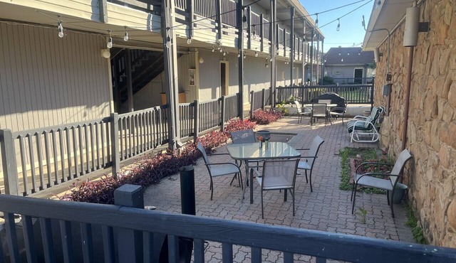 THE LODGE. Hotel suite, fitness room, Pool. In Runaway Bay on Lake Bridgeport