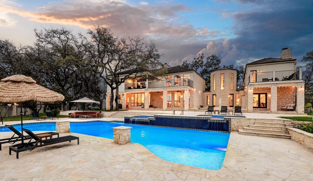 The Majestic Oak! A Luxury Resort Style Estate!