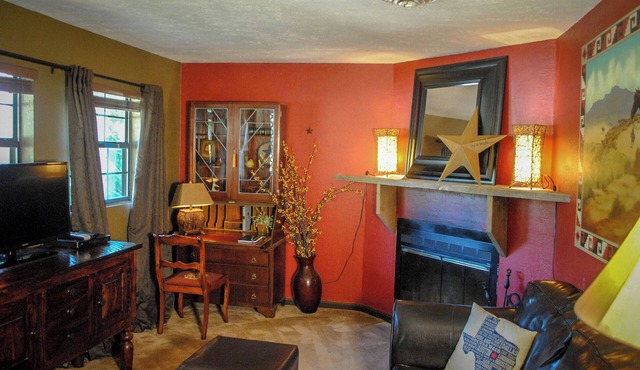 The Mesquite Cabin at Starlight Canyon Bed & Breakfast in Amarillo
