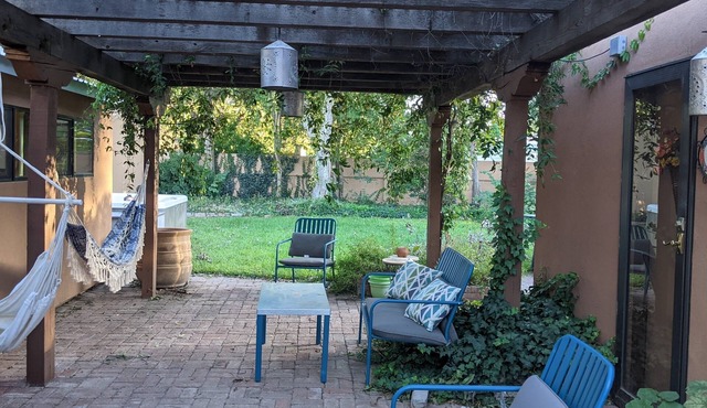 The Oasis: Guesthouse w/Lush Shared Yard & Great Location!