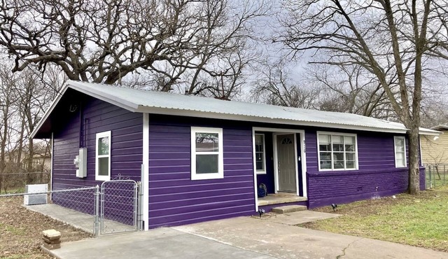 The Purple House 3BR Near Tarleton & Downtown