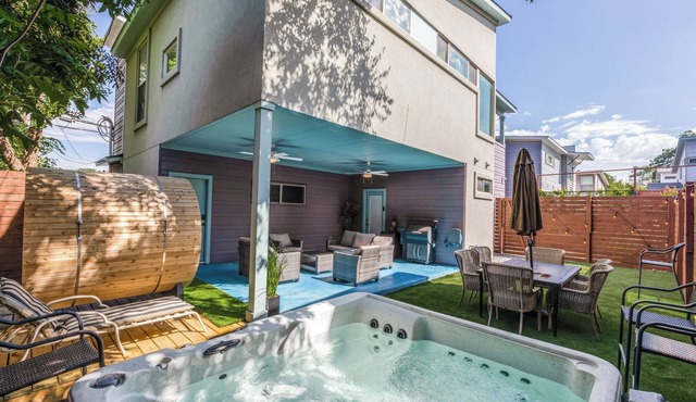 The Q - Austin Spa, Sauna, Gym, Backyard 7 Bed UT Home ATX