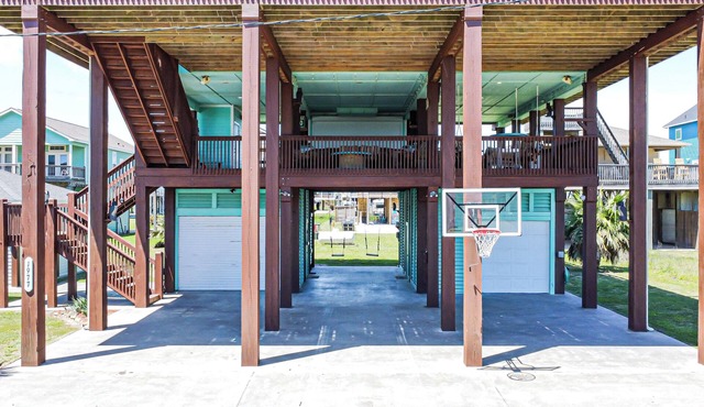 The Real Deal: 3 BR, 2 BA House in Port Bolivar, Sleeps 14