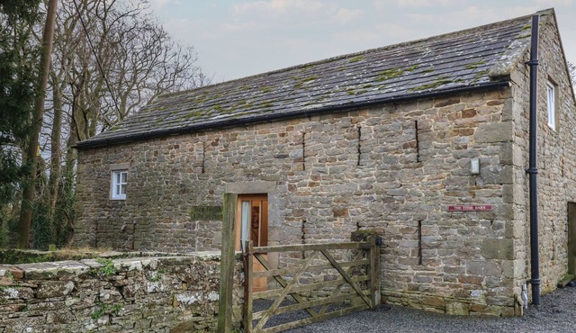 THE TITHE BARN, pet friendly, with open fire in Barnard Castle in Barnard Castle