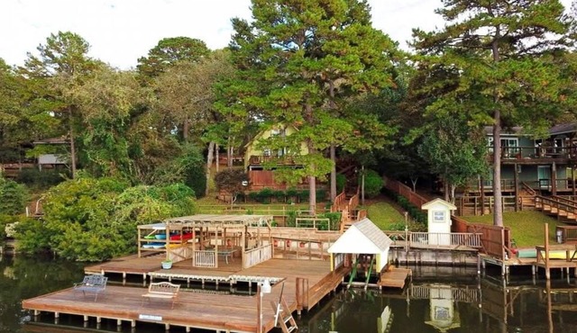 The Treehouse Lakefront Escape with Private Dock, Kayaks & Stunning Views