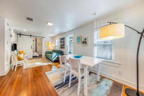 The Urban Canopy with Parking and Walk to SoCo by Austin Vacay
