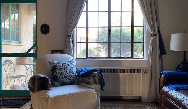 The Walton- A centrally located historic apartment