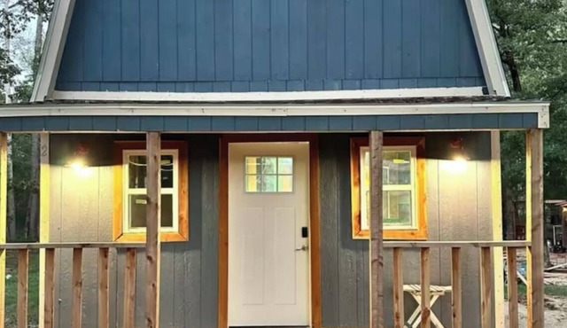 TheWestStay 2.0 Cozy cabin with WiFi and AC in Zavalla 4 miles to the boat ramp
