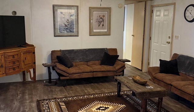 This charming and simple cottage offers 2 bedroom and close to popular places in Reserve