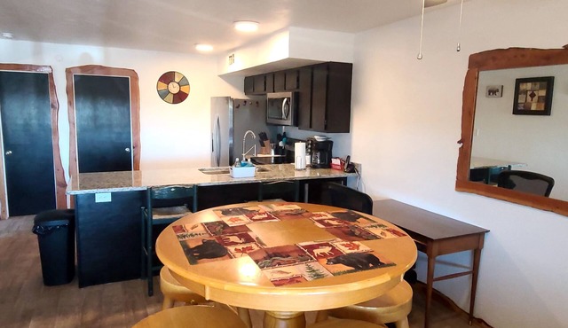 Timberon Condo 1 BR, Rustic and Serene great golf course and mountain views in Timberon