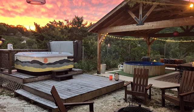 Tiny cabin/guest house with hot tub and pool surrounded by nature