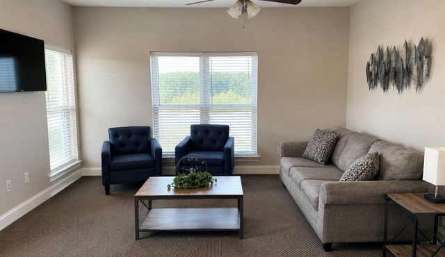 Top-Floor Retreat · 3BR 2BA · King Beds · W/D in Moss Point
