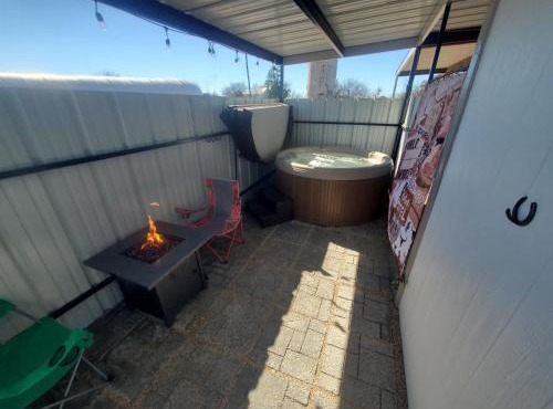 Tower-view Hot-tub Retreat