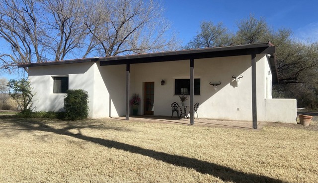 Tranquil, romantic casita just minutes from Tubac, AZ.