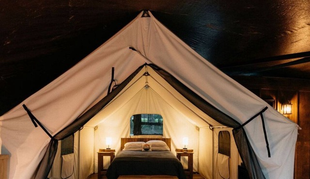 Treehouse Branson, MO Cozy Glamping Site in Branson