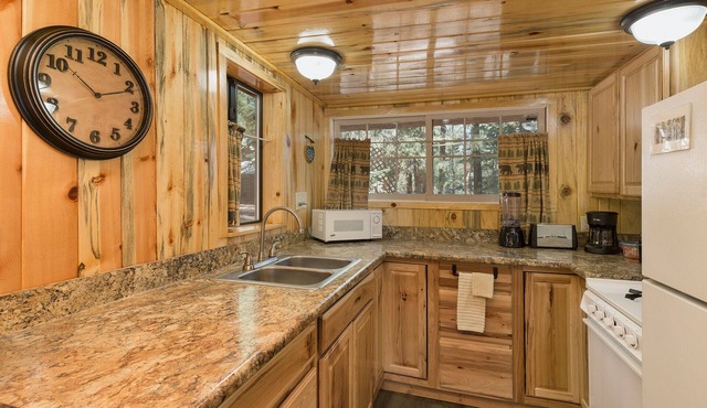 TreeHouse Cabin on Lake Vallecito - Fireplace, Porch, Hammock, Dogs OK
