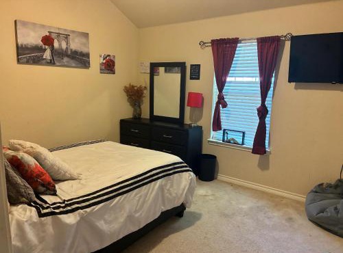 Trunks up! Spacious home ready for a fun time! in Lancaster