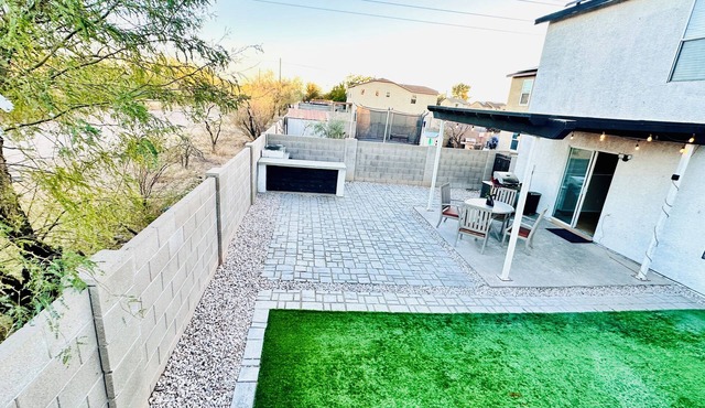 Tucson two story 4BR 2.5BA house close to airport & major attractions Sleeps 8