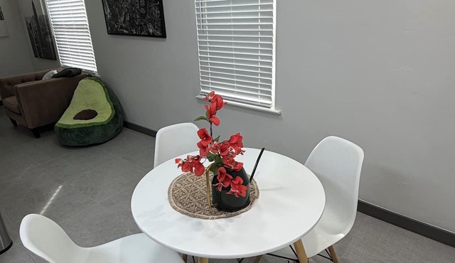 TWO BEDROOM BUNGALOW WITH WALKABILITY! UTEP, RESTAURANTS,BARS,&MORE