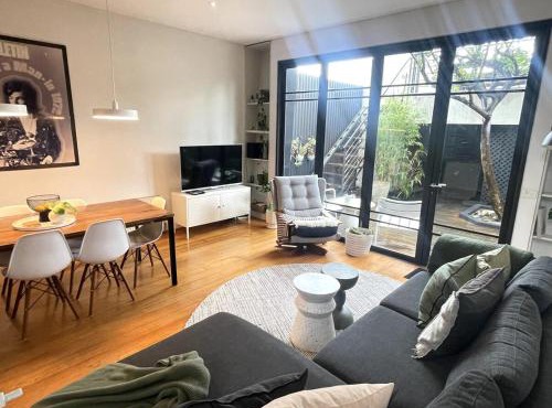 TWO FIVE ZERO RICHMOND four bedroom cityviews lockup garage in Melbourne