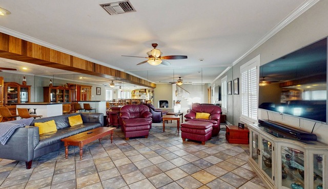 Two-story dog-friendly house with private pool table, enclosed backyard, BBQ