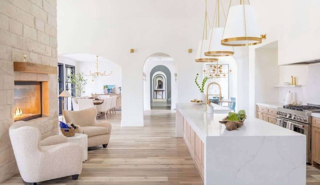 Ultra-Luxe Escape | Sleeps 16 | Minutes to RT