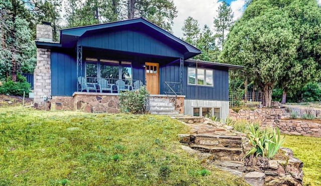 Upper apartment with deluxe kitchen, private W/D, & great location