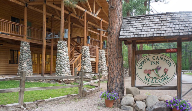 Upper Canyon Inn & Cabins