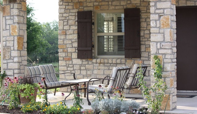 Upscale Living Quarters For 2, In A Stone Barn On A Horse Ranch, King Bed,