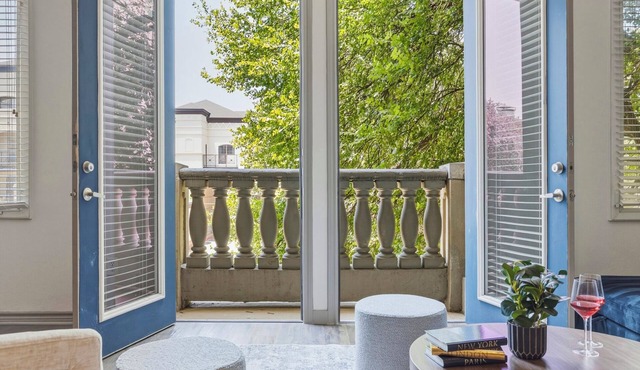 Uptown 2BR Katy Trail, Dining & Shops, Parking